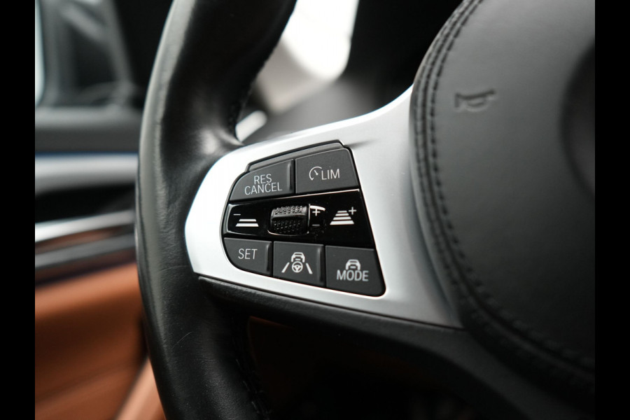 BMW 5 Serie Touring 530e xDrive Plug In Hybrid Business Edition Plus 293pk Dealer O.H PHEV | Trekhaak af Fabriek | Adaptive Cruise | 360 Camera | M Sportstuur | Keyless | BLIS |