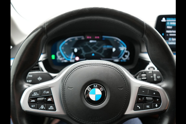 BMW 5 Serie Touring 530e xDrive Plug In Hybrid Business Edition Plus 293pk Dealer O.H PHEV | Trekhaak af Fabriek | Adaptive Cruise | 360 Camera | M Sportstuur | Keyless | BLIS |