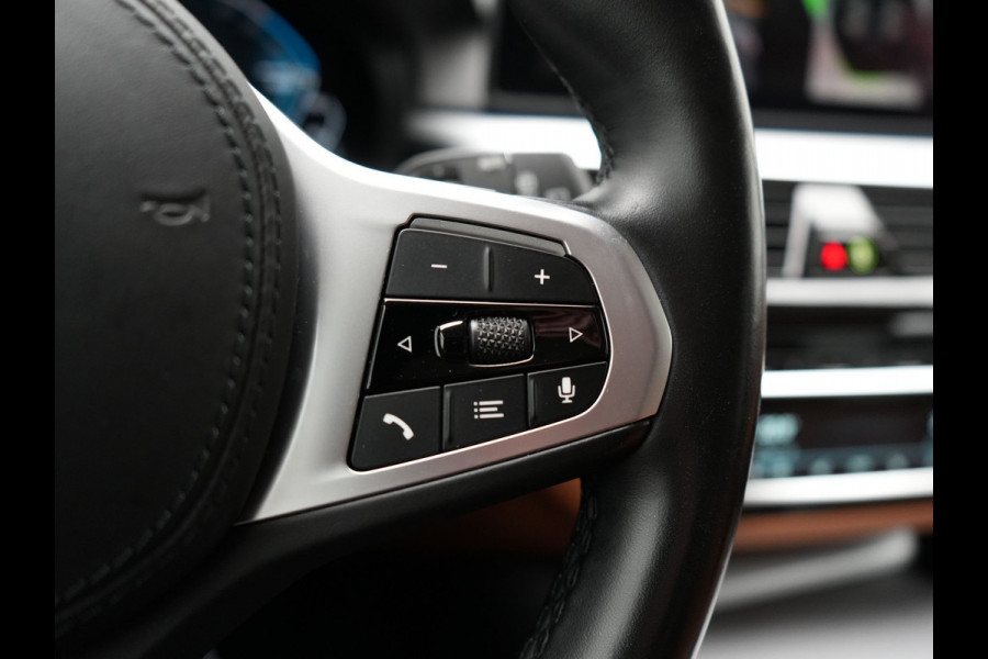 BMW 5 Serie Touring 530e xDrive Plug In Hybrid Business Edition Plus 293pk Dealer O.H PHEV | Trekhaak af Fabriek | Adaptive Cruise | 360 Camera | M Sportstuur | Keyless | BLIS |