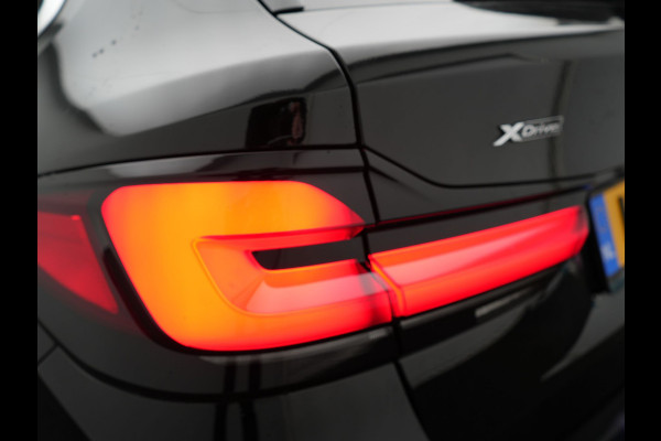 BMW 5 Serie Touring 530e xDrive Plug In Hybrid Business Edition Plus 293pk Dealer O.H PHEV | Trekhaak af Fabriek | Adaptive Cruise | 360 Camera | M Sportstuur | Keyless | BLIS |