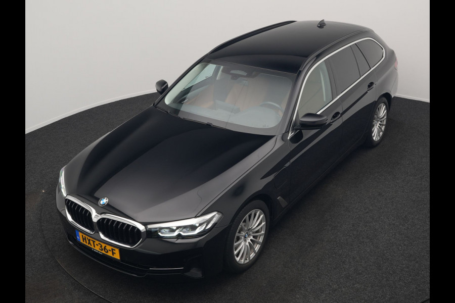 BMW 5 Serie Touring 530e xDrive Plug In Hybrid Business Edition Plus 293pk Dealer O.H PHEV | Trekhaak af Fabriek | Adaptive Cruise | 360 Camera | M Sportstuur | Keyless | BLIS |