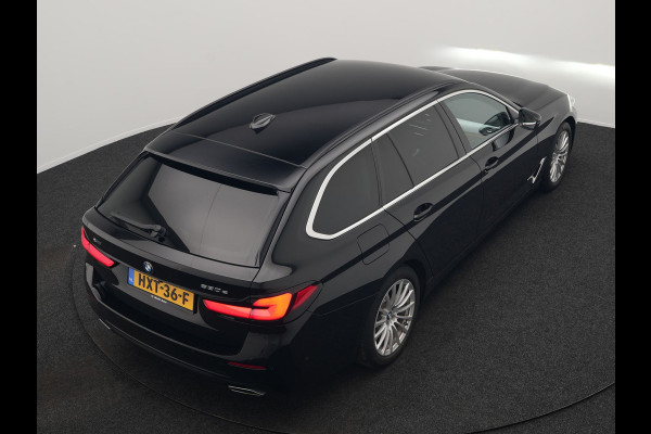 BMW 5 Serie Touring 530e xDrive Plug In Hybrid Business Edition Plus 293pk Dealer O.H PHEV | Trekhaak af Fabriek | Adaptive Cruise | 360 Camera | M Sportstuur | Keyless | BLIS |