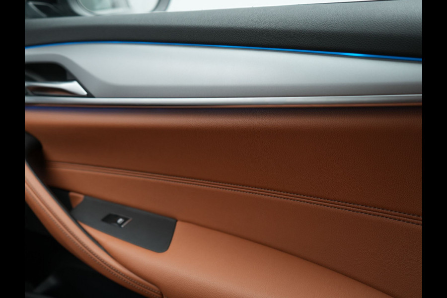 BMW 5 Serie Touring 530e xDrive Plug In Hybrid Business Edition Plus 293pk Dealer O.H PHEV | Trekhaak af Fabriek | Adaptive Cruise | 360 Camera | M Sportstuur | Keyless | BLIS |