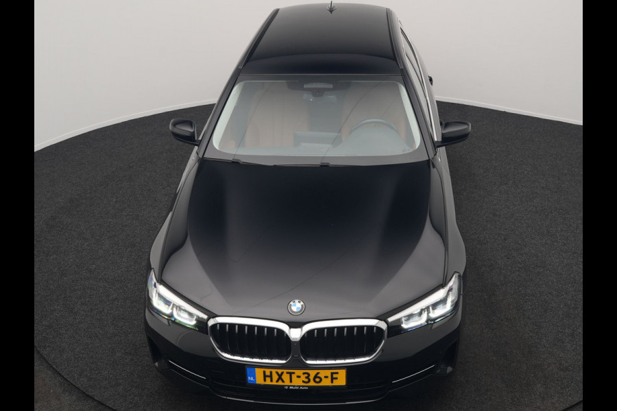 BMW 5 Serie Touring 530e xDrive Plug In Hybrid Business Edition Plus 293pk Dealer O.H PHEV | Trekhaak af Fabriek | Adaptive Cruise | 360 Camera | M Sportstuur | Keyless | BLIS |