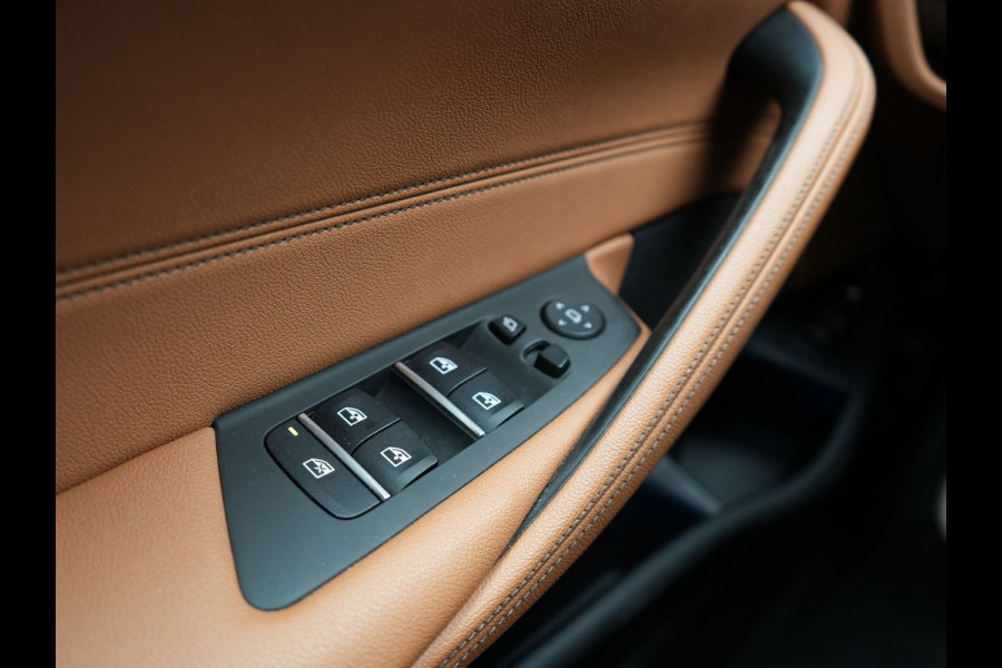 BMW 5 Serie Touring 530e xDrive Plug In Hybrid Business Edition Plus 293pk Dealer O.H PHEV | Trekhaak af Fabriek | Adaptive Cruise | 360 Camera | M Sportstuur | Keyless | BLIS |