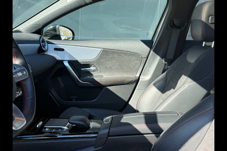 Mercedes-Benz A-Klasse 180 AMG NIGHT Pano|Sfeer||Dealer Onderhouden