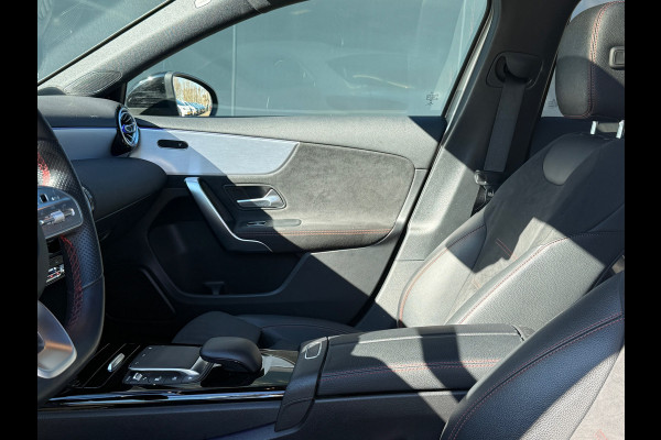 Mercedes-Benz A-Klasse 180 AMG NIGHT Pano|Sfeer||Dealer Onderhouden