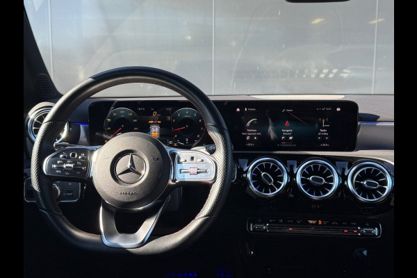 Mercedes-Benz A-Klasse 180 AMG NIGHT Pano|Sfeer||Dealer Onderhouden