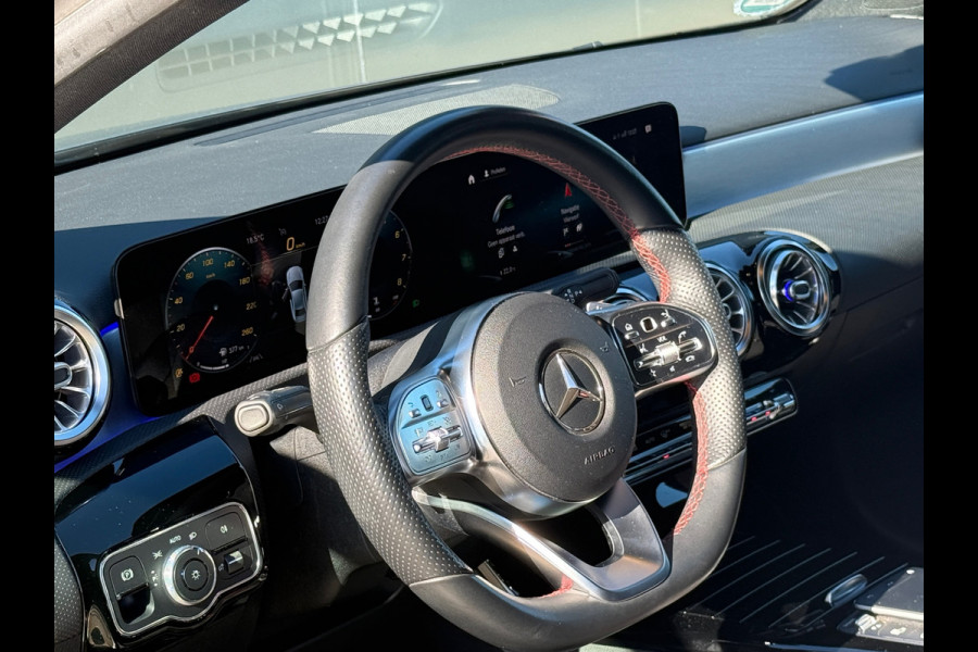 Mercedes-Benz A-Klasse 180 AMG NIGHT Pano|Sfeer||Dealer Onderhouden
