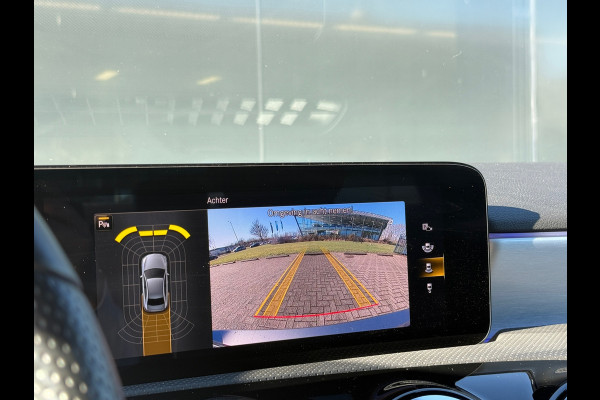 Mercedes-Benz A-Klasse 180 AMG NIGHT Pano|Sfeer||Dealer Onderhouden