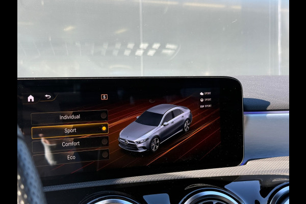 Mercedes-Benz A-Klasse 180 AMG NIGHT Pano|Sfeer||Dealer Onderhouden