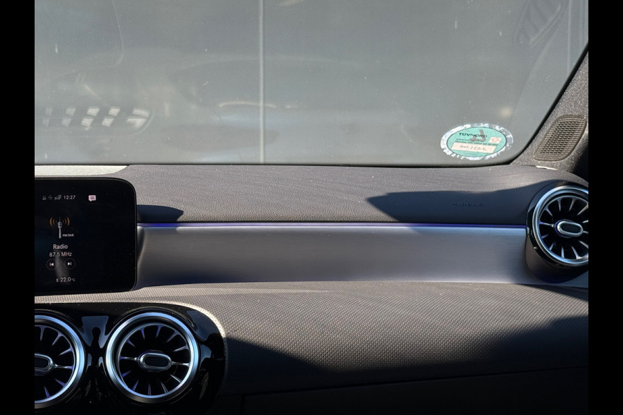 Mercedes-Benz A-Klasse 180 AMG NIGHT Pano|Sfeer||Dealer Onderhouden