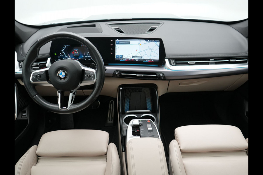 BMW X1 xDrive23i M Sport 204pk Dealer O.H | Panodak | Adaptive Cruise | Lederen Sportstoelen Massage & Memory | Head Up | 360 Camera | Harman Kardon | Widescreen Navi | Parkassist | Keyless | 19"L.M | Apple Carplay |