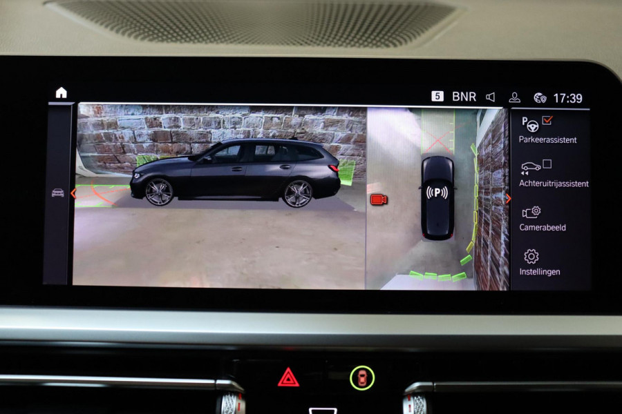 BMW 3 Serie Touring 330i xDrive High Executive M Sport / Panoramadak / Head-Up Display / Trekhaak / Leder / Apple CarPlay / Harman Kardon / 19 Inch /  Laserlicht / M Sportremsysteem / Adaptief M-onderstel