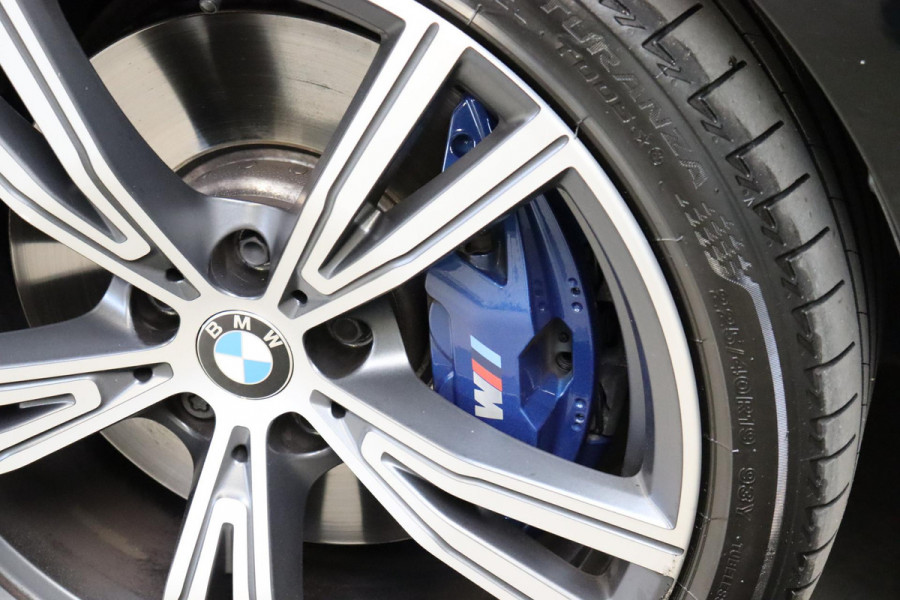 BMW 3 Serie Touring 330i xDrive High Executive M Sport / Panoramadak / Head-Up Display / Trekhaak / Leder / Apple CarPlay / Harman Kardon / 19 Inch /  Laserlicht / M Sportremsysteem / Adaptief M-onderstel