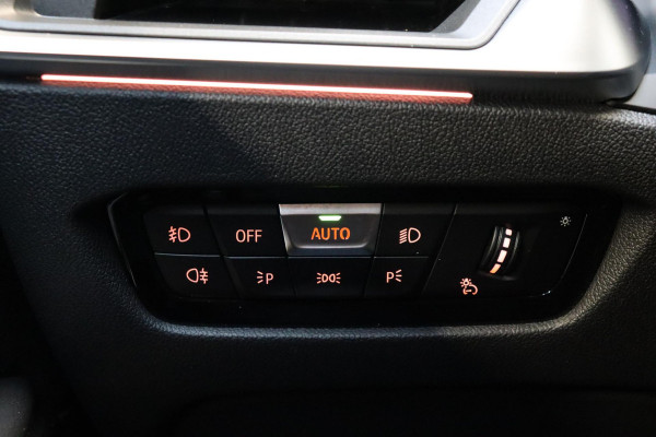BMW 3 Serie Touring 330i xDrive High Executive M Sport / Panoramadak / Head-Up Display / Trekhaak / Leder / Apple CarPlay / Harman Kardon / 19 Inch /  Laserlicht / M Sportremsysteem / Adaptief M-onderstel