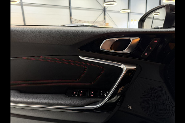 Kia ProCeed 1.6 T-GDi GT 204PK Garantie Trekhaak Pano Memory Carplay Camera JBL Audio StuurVW StoelVW Blindspot ACC Navi Rijklaar