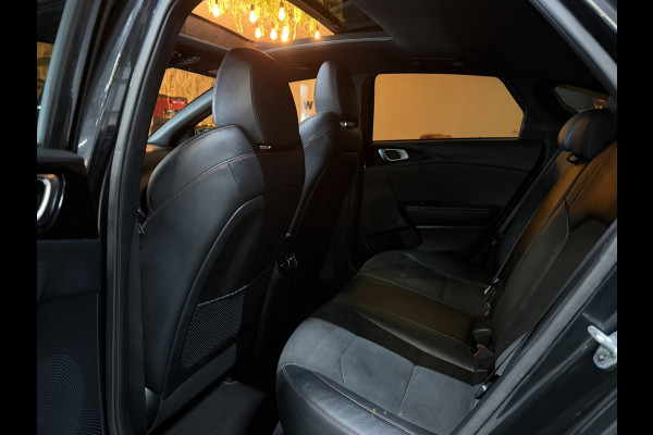 Kia ProCeed 1.6 T-GDi GT 204PK Garantie Trekhaak Pano Memory Carplay Camera JBL Audio StuurVW StoelVW Blindspot ACC Navi Rijklaar