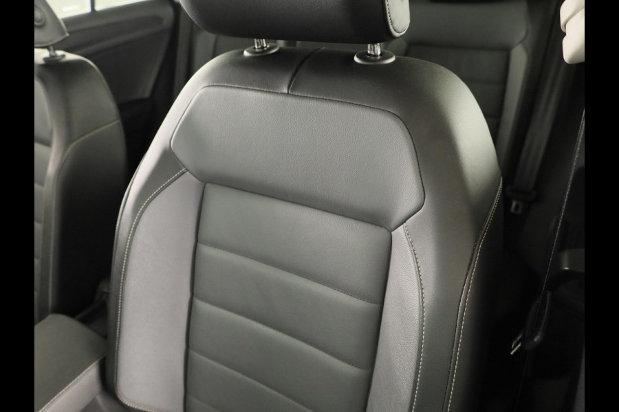 Volkswagen T-Roc 1.5 TSI Style 150 PK DSG | Panorama dak | Keyless entry/start | Matrix koplampen | Stoelverwarming | 18" LM velgen |