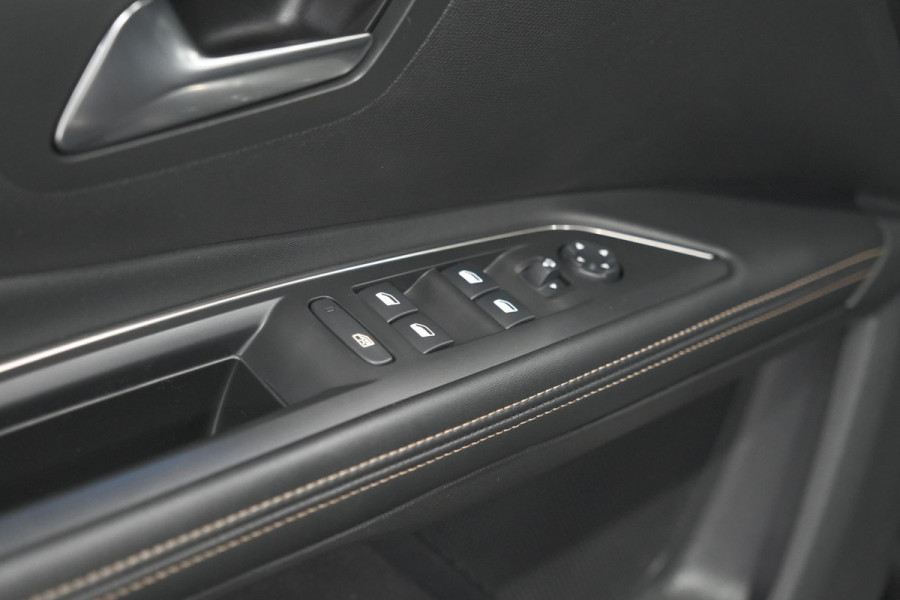 Peugeot 5008 PureTech 130 EAT8 GT-Line | Trekhaak | Panoramadak | Dodehoekdetectie | Elektrische Kofferklep