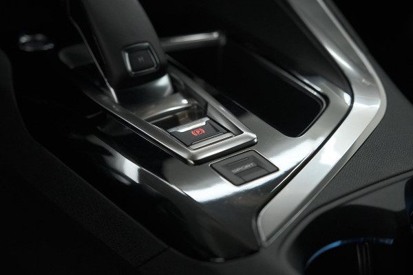 Peugeot 5008 PureTech 130 EAT8 GT-Line | Trekhaak | Panoramadak | Dodehoekdetectie | Elektrische Kofferklep