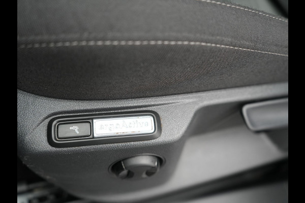 Volkswagen Tiguan 1.4 TSI Elegance Plug In Hybrid 245pk Dealer O.H PHEV | Trekhaak af Fabriek | Adaptive Cruise | Alcantara Sportstoelen Massage &  Verwarmd | Virtual | Keyless | Apple Carplay | BLIS |