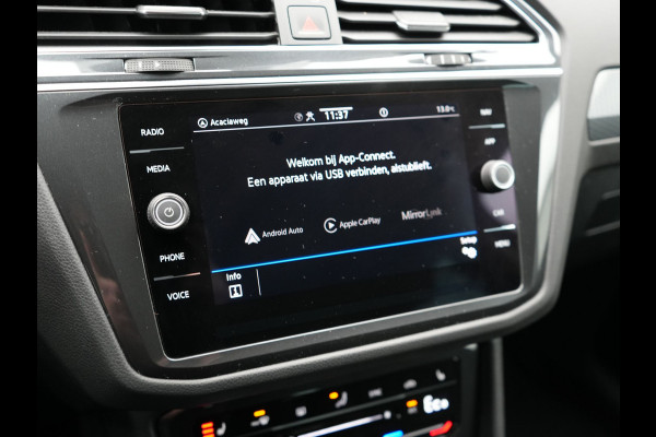 Volkswagen Tiguan 1.4 TSI Elegance Plug In Hybrid 245pk Dealer O.H PHEV | Trekhaak af Fabriek | Adaptive Cruise | Alcantara Sportstoelen Massage &  Verwarmd | Virtual | Keyless | Apple Carplay | BLIS |