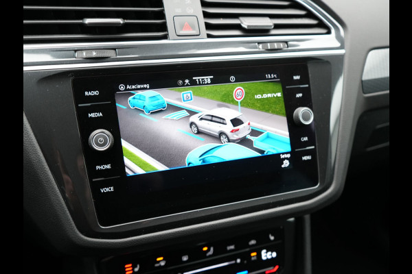Volkswagen Tiguan 1.4 TSI Elegance Plug In Hybrid 245pk Dealer O.H PHEV | Trekhaak af Fabriek | Adaptive Cruise | Alcantara Sportstoelen Massage &  Verwarmd | Virtual | Keyless | Apple Carplay | BLIS |