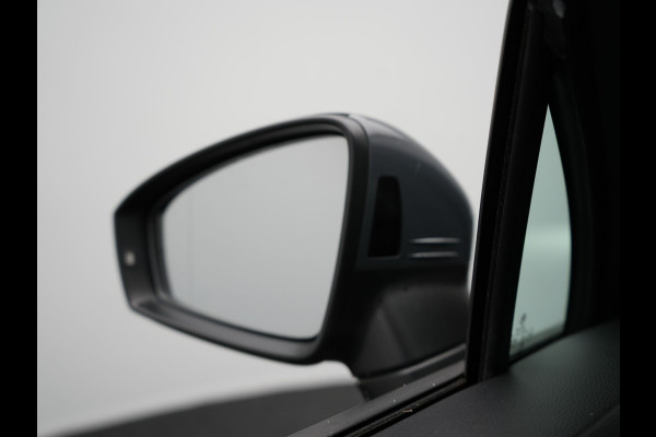 Volkswagen Tiguan 1.4 TSI Elegance Plug In Hybrid 245pk Dealer O.H PHEV | Trekhaak af Fabriek | Adaptive Cruise | Alcantara Sportstoelen Massage &  Verwarmd | Virtual | Keyless | Apple Carplay | BLIS |