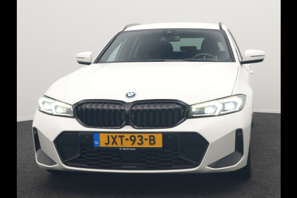 BMW 3 Serie Touring 320e M Sport FACELIFT Plug In Hybrid 204pk Dealer O.H PHEV | Trekhaak af Fabriek | Adapive Cruise | Widescreen Navi | Head Up | Alcantara Sportstoelen Verwarmd | Camera & Parkassist | Apple Carplay |