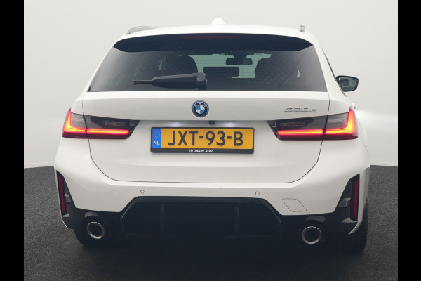 BMW 3 Serie Touring 320e M Sport FACELIFT Plug In Hybrid 204pk Dealer O.H PHEV | Trekhaak af Fabriek | Adapive Cruise | Widescreen Navi | Head Up | Alcantara Sportstoelen Verwarmd | Camera & Parkassist | Apple Carplay |