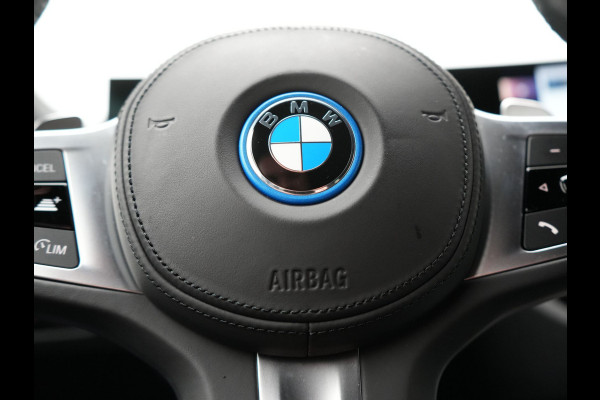 BMW 3 Serie Touring 320e M Sport FACELIFT Plug In Hybrid 204pk Dealer O.H PHEV | Trekhaak af Fabriek | Adapive Cruise | Widescreen Navi | Head Up | Alcantara Sportstoelen Verwarmd | Camera & Parkassist | Apple Carplay |