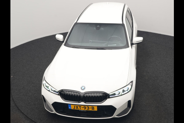 BMW 3 Serie Touring 320e M Sport FACELIFT Plug In Hybrid 204pk Dealer O.H PHEV | Trekhaak af Fabriek | Adapive Cruise | Widescreen Navi | Head Up | Alcantara Sportstoelen Verwarmd | Camera & Parkassist | Apple Carplay |