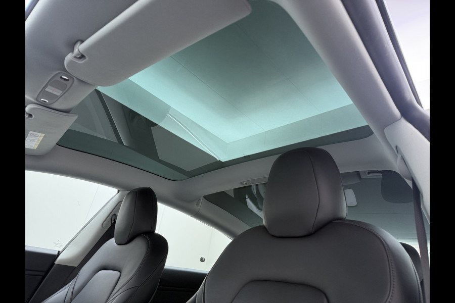 Tesla Model 3 Long Range AWD 75kWh Facelift Warmtepomp Lmv 19" AutoPilot Leder Panoramadak Adaptive-Cruise Camera's Elektr.-Stuur+Stoelen+Spie Navi LED DAB Voorverwarmen interieur Keyless One-Pedal-Drive 4WD SOH 87% Origineel Nederlandse Auto Fabrieksgarantie op Accu en Motor tot 27-09-2027/192.00km