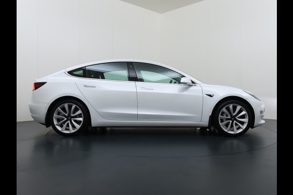 Tesla Model 3 Long Range AWD 75kWh Facelift Warmtepomp Lmv 19" AutoPilot Leder Panoramadak Adaptive-Cruise Camera's Elektr.-Stuur+Stoelen+Spie Navi LED DAB Voorverwarmen interieur Keyless One-Pedal-Drive 4WD SOH 87% Origineel Nederlandse Auto Fabrieksgarantie op Accu en Motor tot 27-09-2027/192.00km