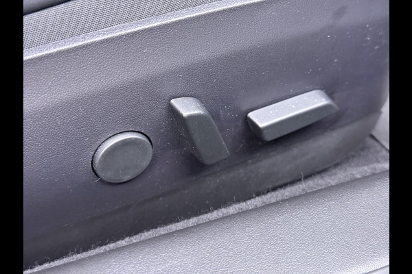 Tesla Model 3 Long Range AWD 75kWh Facelift Warmtepomp Lmv 19" AutoPilot Leder Panoramadak Adaptive-Cruise Camera's Elektr.-Stuur+Stoelen+Spie Navi LED DAB Voorverwarmen interieur Keyless One-Pedal-Drive 4WD SOH 87% Origineel Nederlandse Auto Fabrieksgarantie op Accu en Motor tot 27-09-2027/192.00km