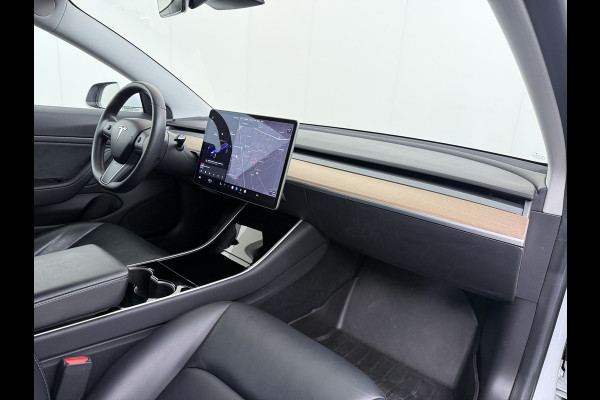 Tesla Model 3 Long Range AWD 75kWh Facelift Warmtepomp Lmv 19" AutoPilot Leder Panoramadak Adaptive-Cruise Camera's Elektr.-Stuur+Stoelen+Spie Navi LED DAB Voorverwarmen interieur Keyless One-Pedal-Drive 4WD SOH 87% Origineel Nederlandse Auto Fabrieksgarantie op Accu en Motor tot 27-09-2027/192.00km