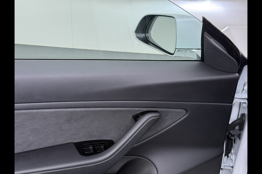 Tesla Model 3 Long Range AWD 75kWh Facelift Warmtepomp Lmv 19" AutoPilot Leder Panoramadak Adaptive-Cruise Camera's Elektr.-Stuur+Stoelen+Spie Navi LED DAB Voorverwarmen interieur Keyless One-Pedal-Drive 4WD SOH 87% Origineel Nederlandse Auto Fabrieksgarantie op Accu en Motor tot 27-09-2027/192.00km