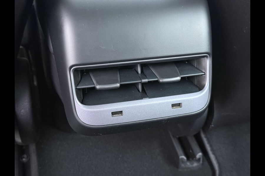 Tesla Model 3 Long Range AWD 75kWh Facelift Warmtepomp Lmv 19" AutoPilot Leder Panoramadak Adaptive-Cruise Camera's Elektr.-Stuur+Stoelen+Spie Navi LED DAB Voorverwarmen interieur Keyless One-Pedal-Drive 4WD SOH 87% Origineel Nederlandse Auto Fabrieksgarantie op Accu en Motor tot 27-09-2027/192.00km