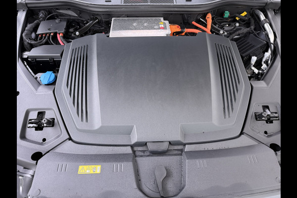 Audi e-tron 313pk Quattro Soh 91% Leer PanoDak Adaptive.Cruise Camera Elek.Stoelen+Memory+Verwarmd Navi Ecc Pdc Stoelverwarming Elek.Achterklep AWD Led Bluetooth Rijstrooksensor WiFi Lmv 4WD Business Edition Plus 71kWh Origineel Nederlandse Auto 1800kg trekvermogen!