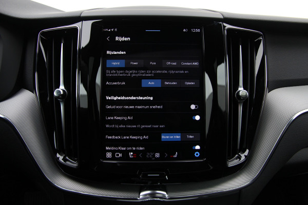 Volvo XC60 2.0 T6 Plug-in hybrid AWD Plus Black Edition R-Design | Nieuw | Pano | Head-up | ACC |