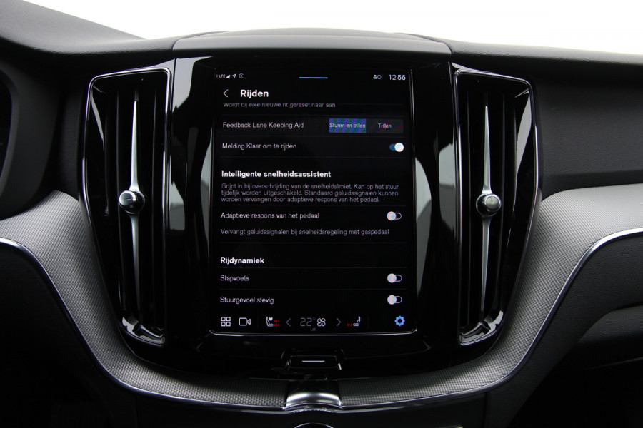 Volvo XC60 2.0 T6 Plug-in hybrid AWD Plus Black Edition R-Design | Nieuw | Pano | Head-up | ACC |