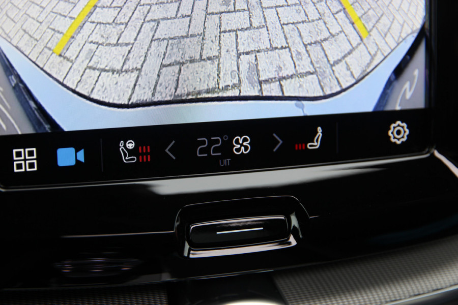 Volvo XC60 2.0 T6 Plug-in hybrid AWD Plus Black Edition R-Design | Nieuw | Pano | Head-up | ACC |