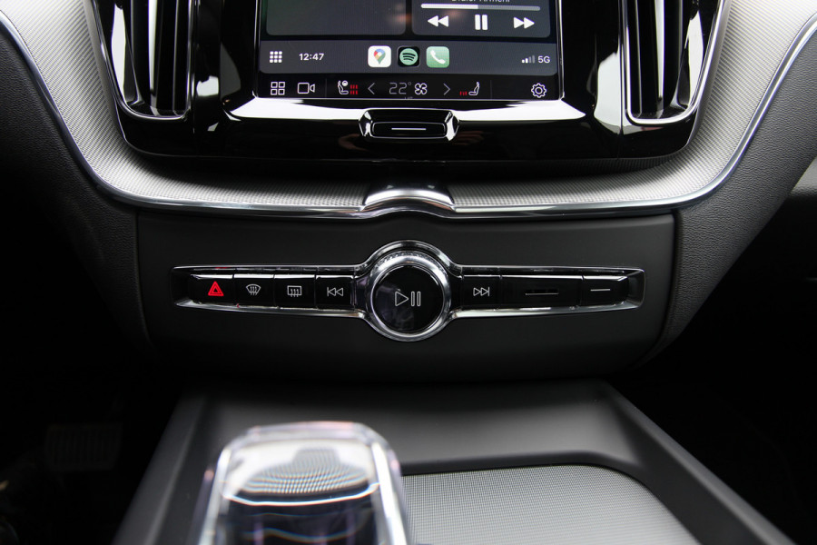 Volvo XC60 2.0 T6 Plug-in hybrid AWD Plus Black Edition R-Design | Nieuw | Pano | Head-up | ACC |