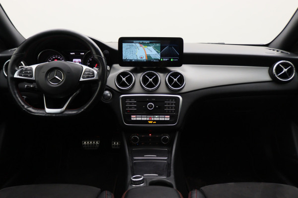 Mercedes-Benz CLA-Klasse Shooting Brake 180 Business Solution AMG Night Upgrade Automaat Panoramadak, LED, Camera, Navigatie, Stoelverwarming, PDC, 18"