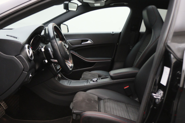 Mercedes-Benz CLA-Klasse Shooting Brake 180 Business Solution AMG Night Upgrade Automaat Panoramadak, LED, Camera, Navigatie, Stoelverwarming, PDC, 18"
