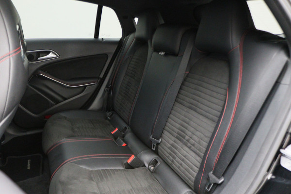 Mercedes-Benz CLA-Klasse Shooting Brake 180 Business Solution AMG Night Upgrade Automaat Panoramadak, LED, Camera, Navigatie, Stoelverwarming, PDC, 18"