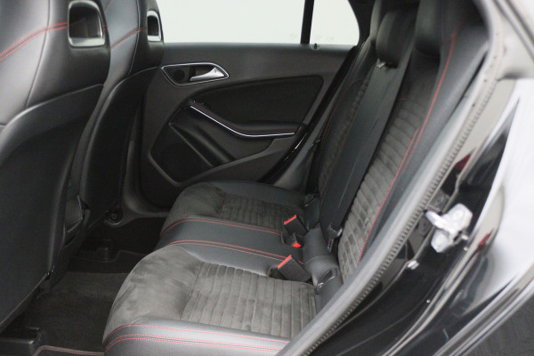 Mercedes-Benz CLA-Klasse Shooting Brake 180 Business Solution AMG Night Upgrade Automaat Panoramadak, LED, Camera, Navigatie, Stoelverwarming, PDC, 18"