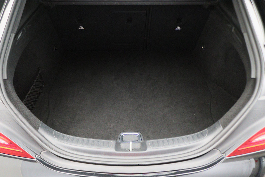Mercedes-Benz CLA-Klasse Shooting Brake 180 Business Solution AMG Night Upgrade Automaat Panoramadak, LED, Camera, Navigatie, Stoelverwarming, PDC, 18"