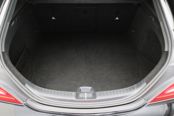 Mercedes-Benz CLA-Klasse Shooting Brake 180 Business Solution AMG Night Upgrade Automaat Panoramadak, LED, Camera, Navigatie, Stoelverwarming, PDC, 18"